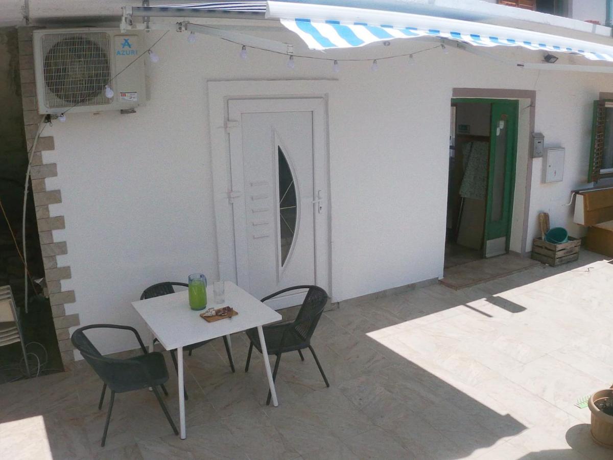 Apartman Kevin Karlobag Bagian luar foto